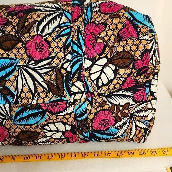 VERA BRADLEY Large Floral Quilted Light-weight Travel Overnighter Travel Duffle - Picture 5 of 11